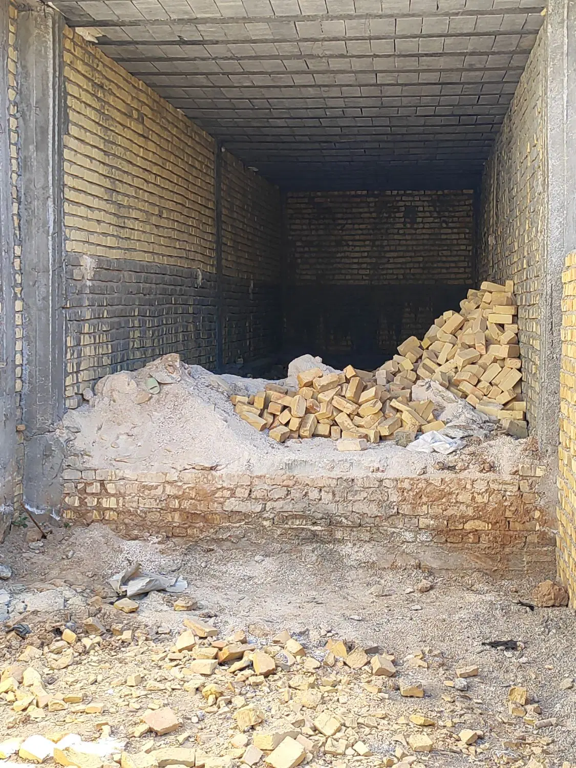 ساختمان ۶۵متری ماه فیروزان ماشین رو