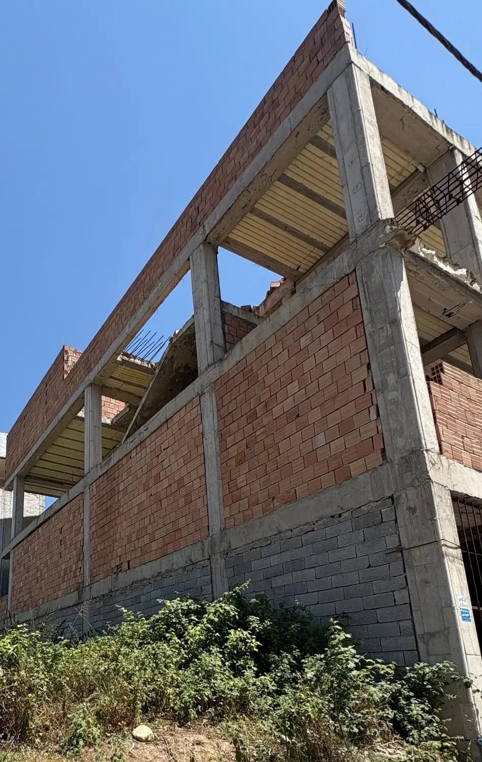 آپارتمان نیمه ساخت