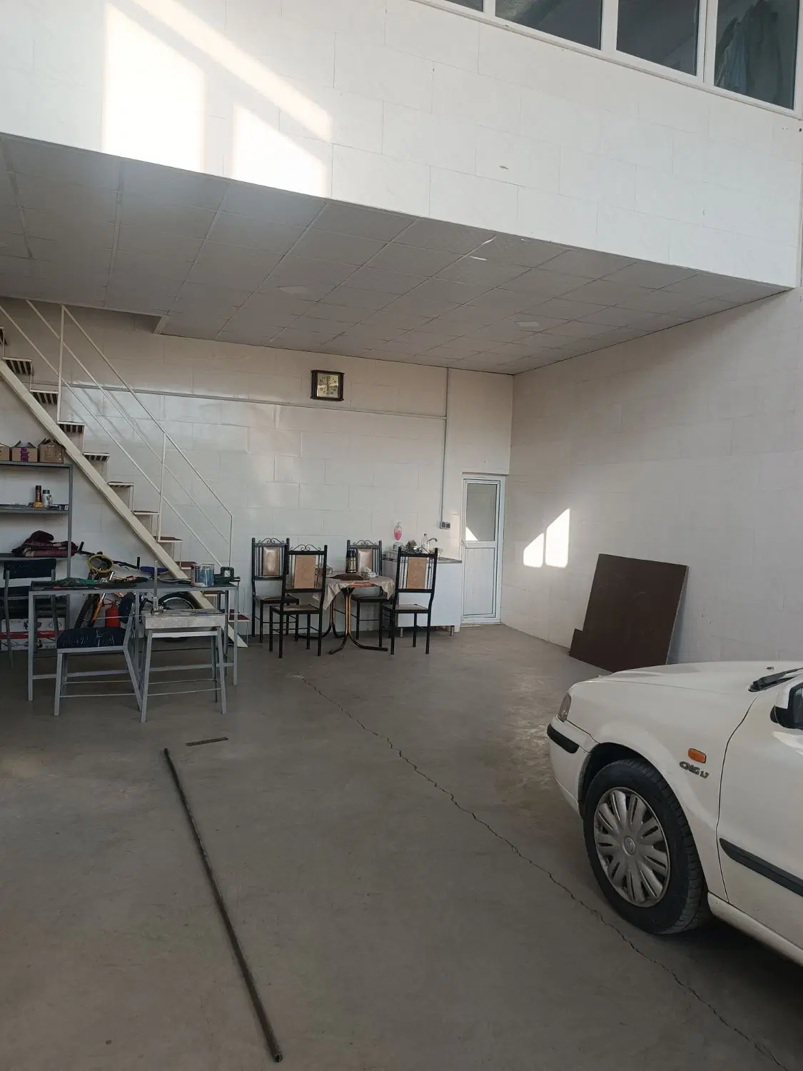 سالن به متراژ ۱۸۲مترباامکانات کامل