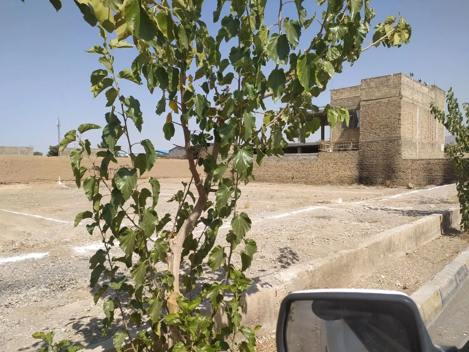 زمین بر خیابان مفتح یزدانشهر