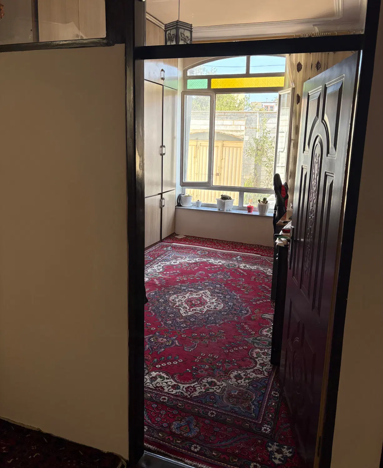 حیاط ۲۰۰ متری در شهرک ولیعصر
