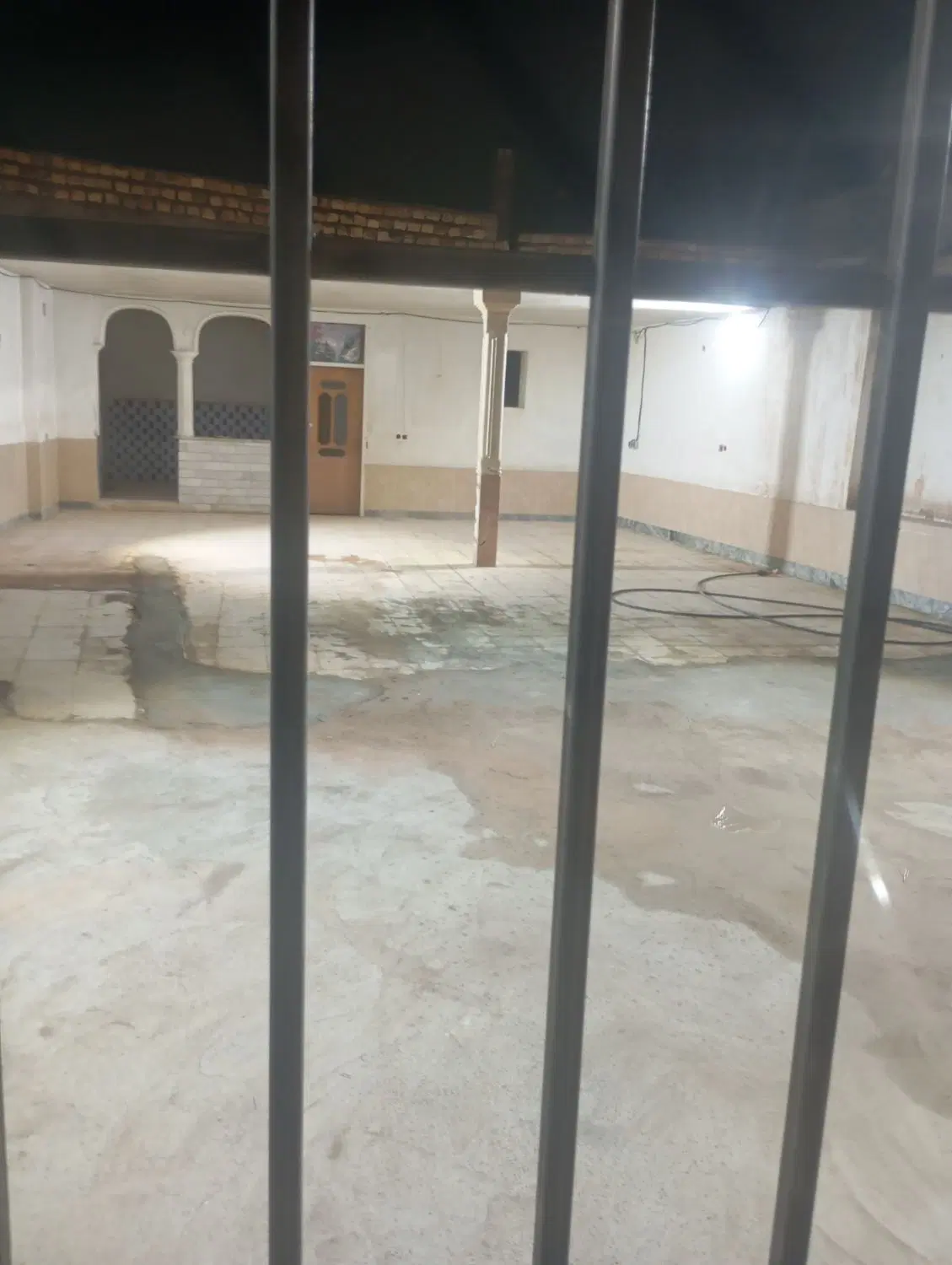 ملک تجاری بر خیابان باهنر روبرو پمپ بنزین کونانی