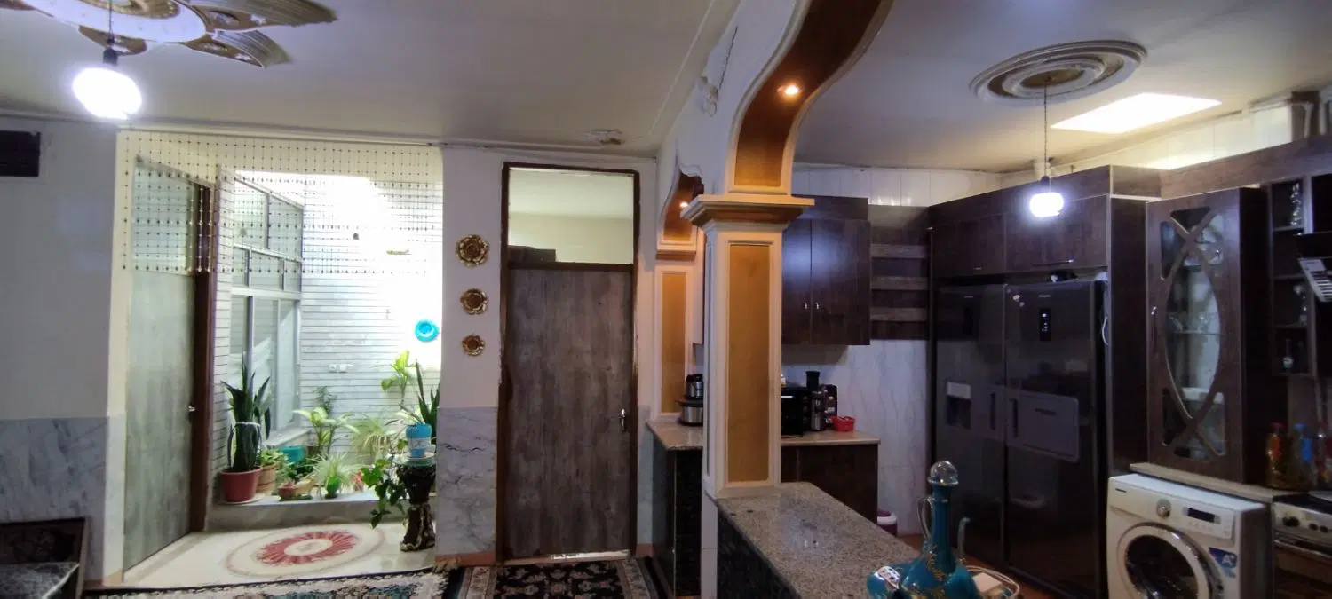 خانه چوب فروشها 210 متر