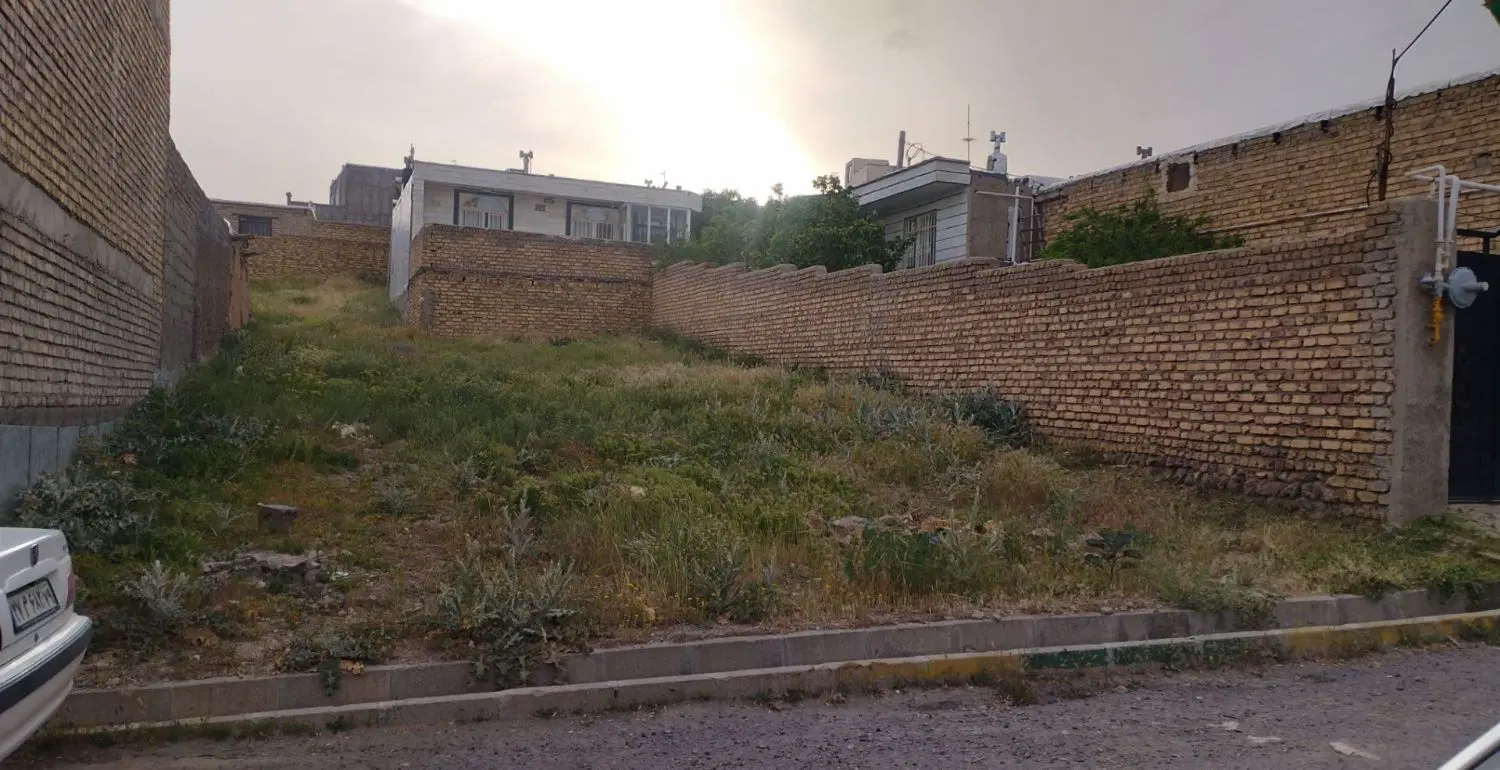 زمین داخل بافت اردبیلک