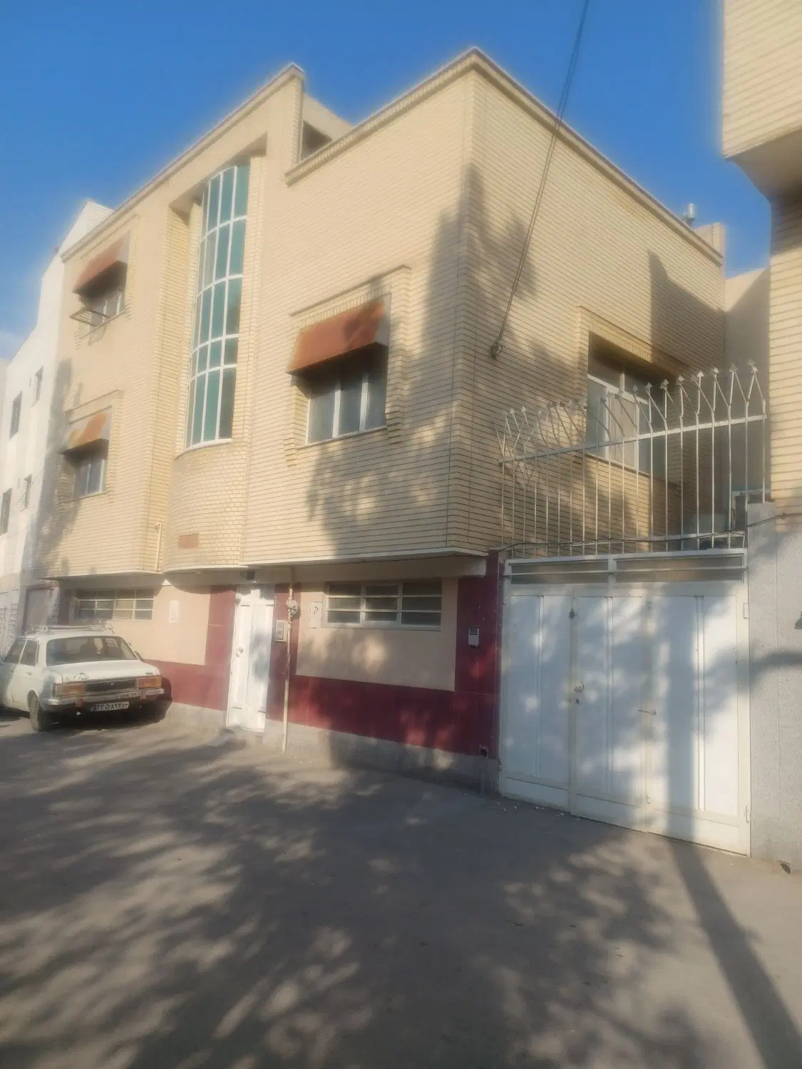 منزل سه طبقه دربست ویلایی ابن سینا