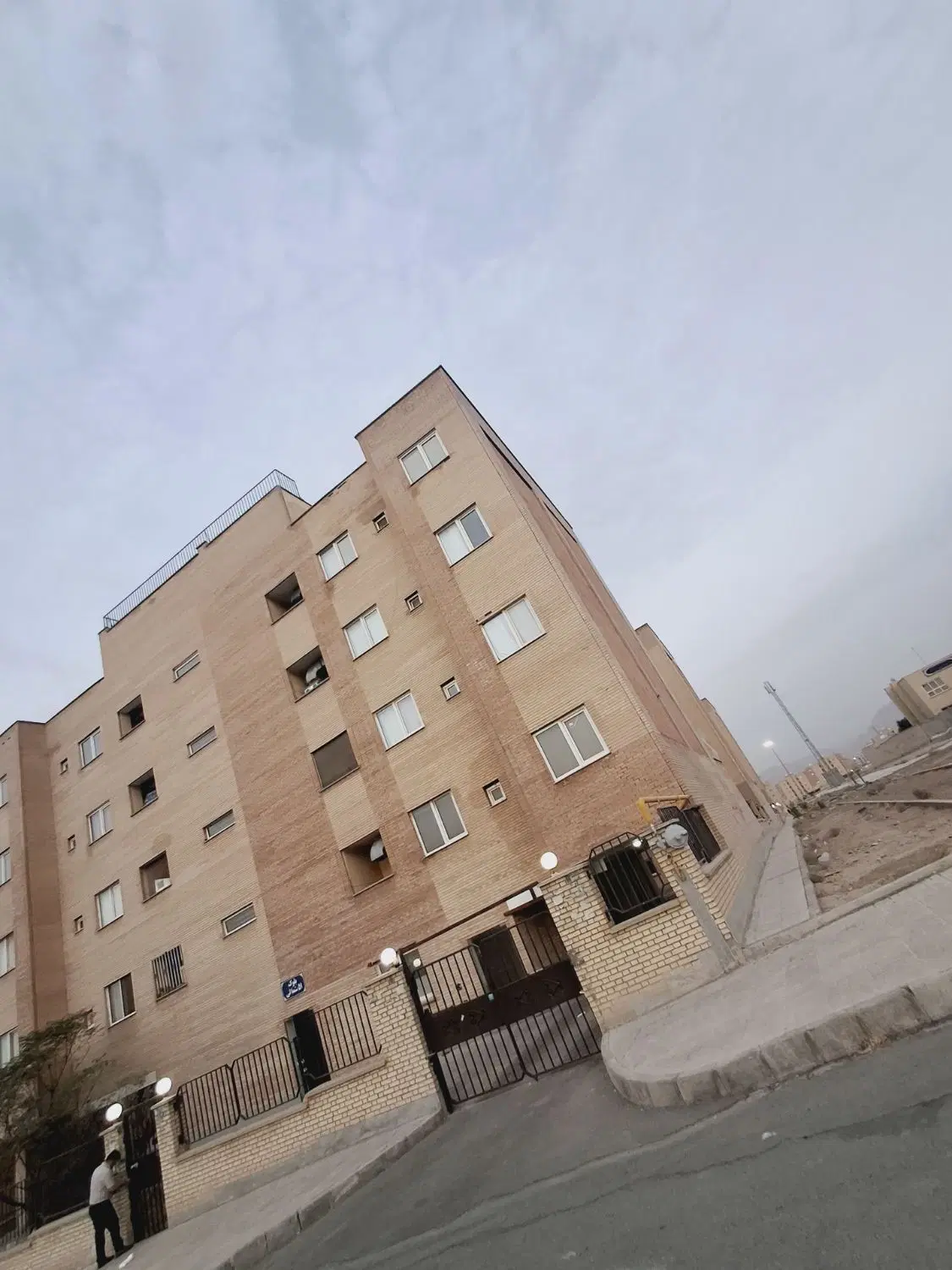 فروش آپارتمان.پارکینگ مسقف و انباری