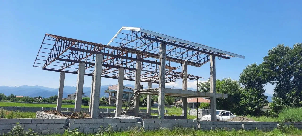 زمین ۳۰۰ متری همراه بنا در نزدیکی گیسوم