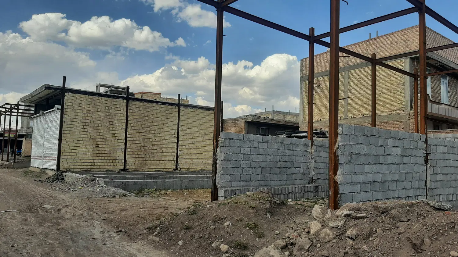 فروش زمین نیمه کاره ۵۲متری