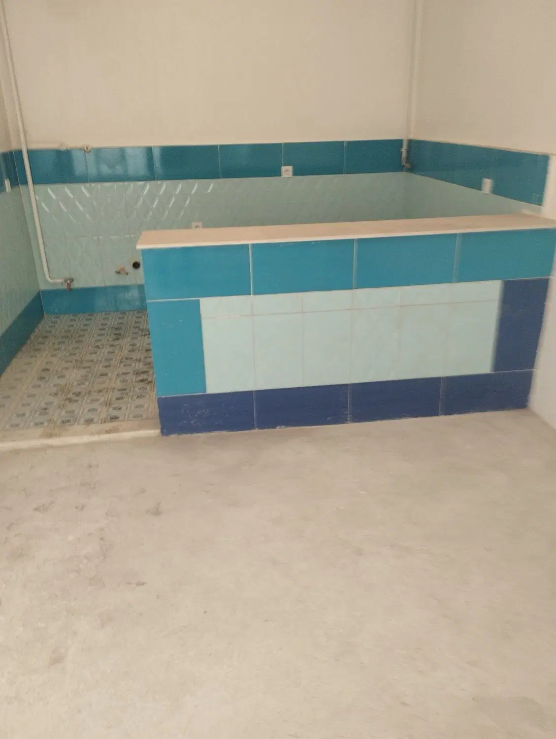 فروش حیاط در بستی در باغ معروف