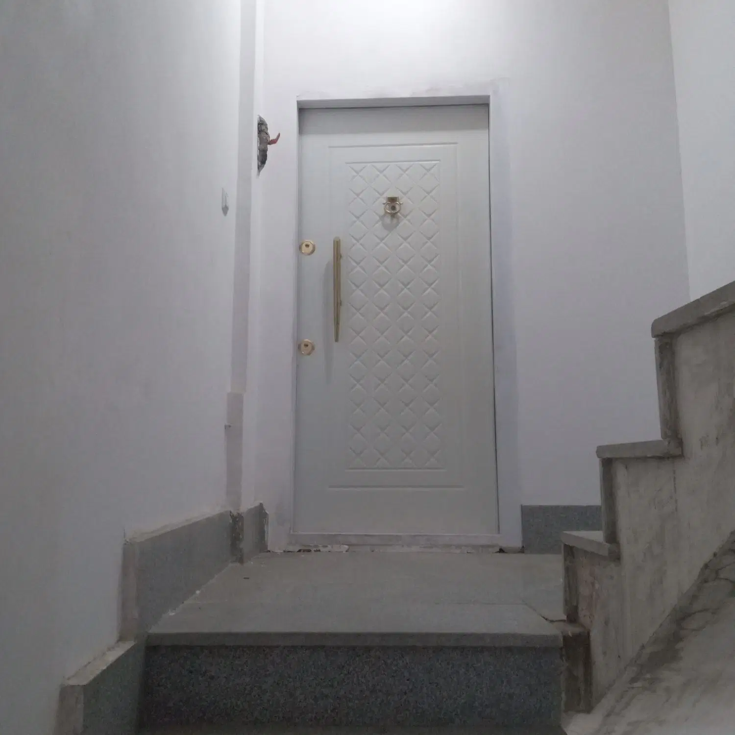 ۸۵ متری ،دوخواب،طبقه دوم روی پیلوت