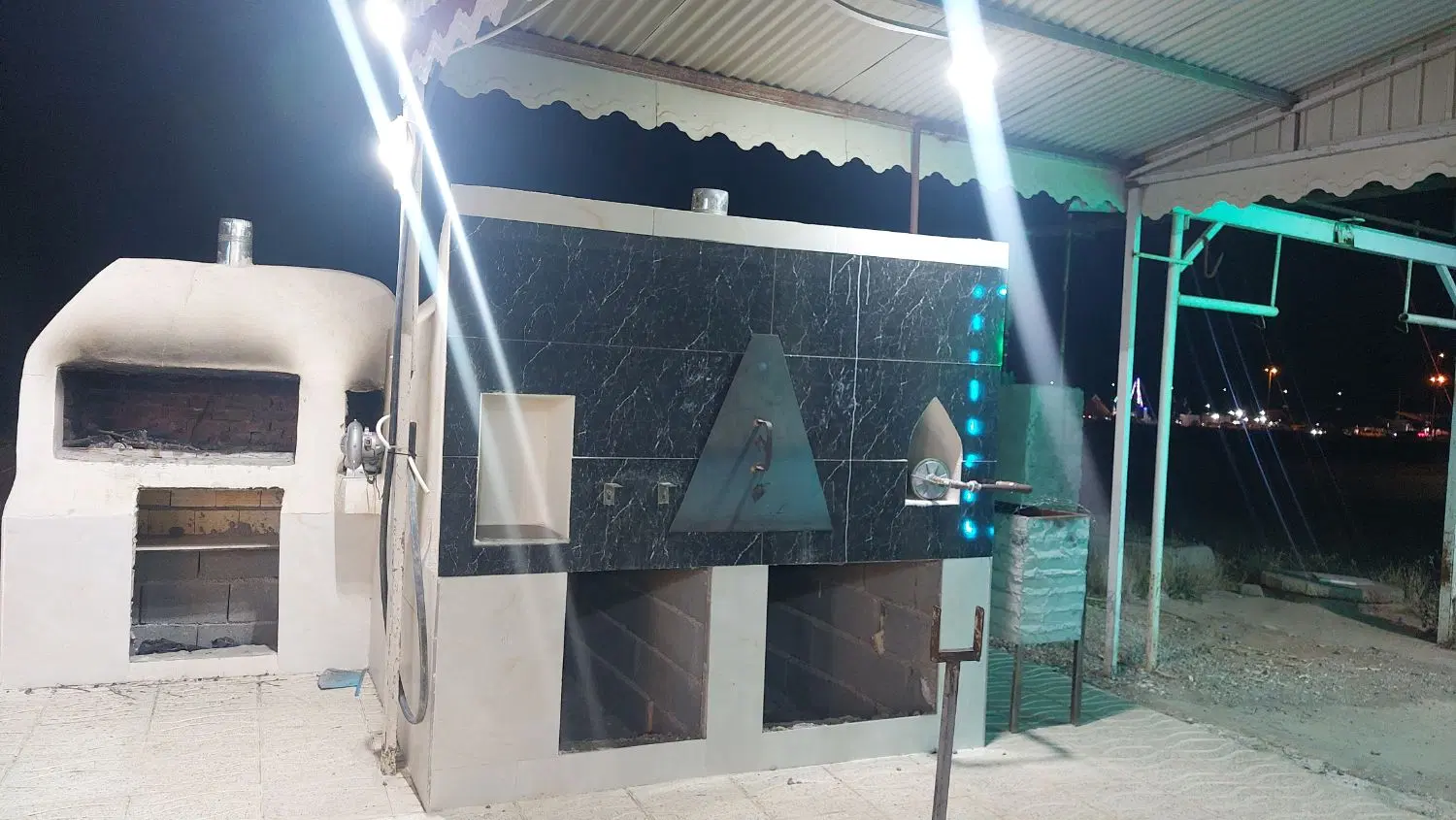 اجاره سه باب ساختمان کبابی وآشپزخانه ونانوایی سنگک