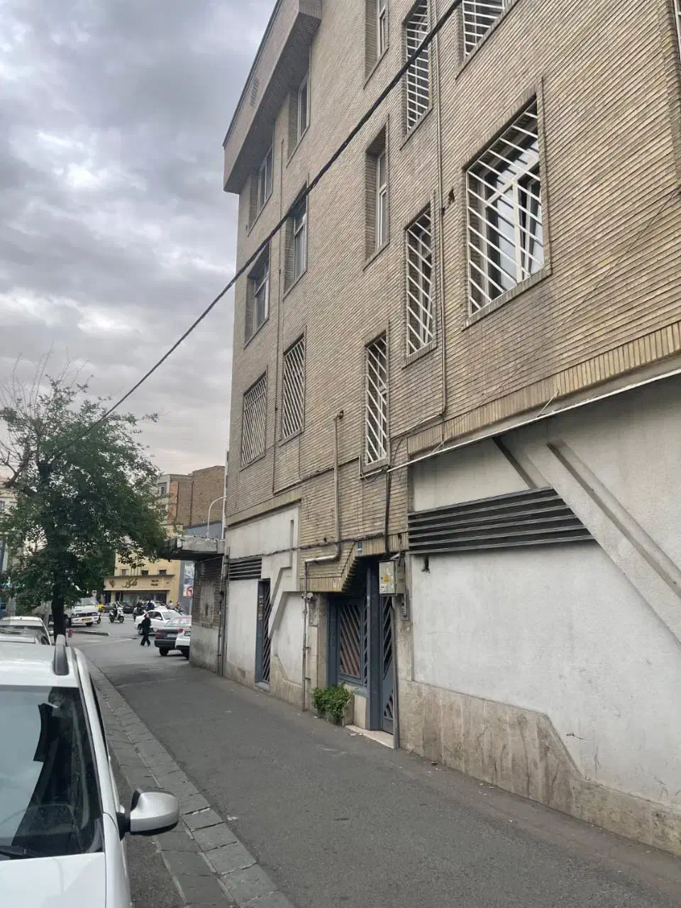 پل چوبی به سمت انقلاب