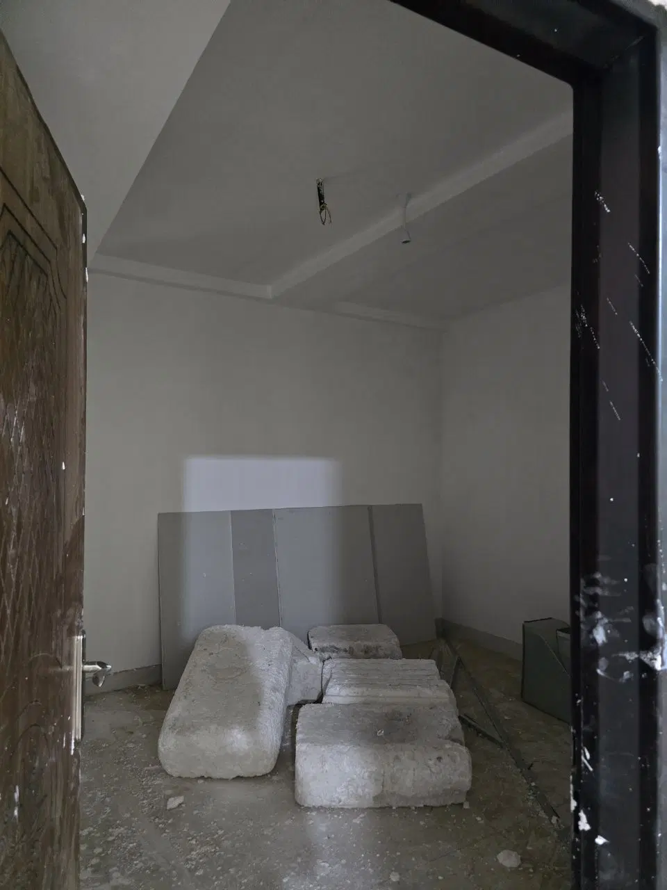 واحد ۱۲۰متری رو به نما.خام