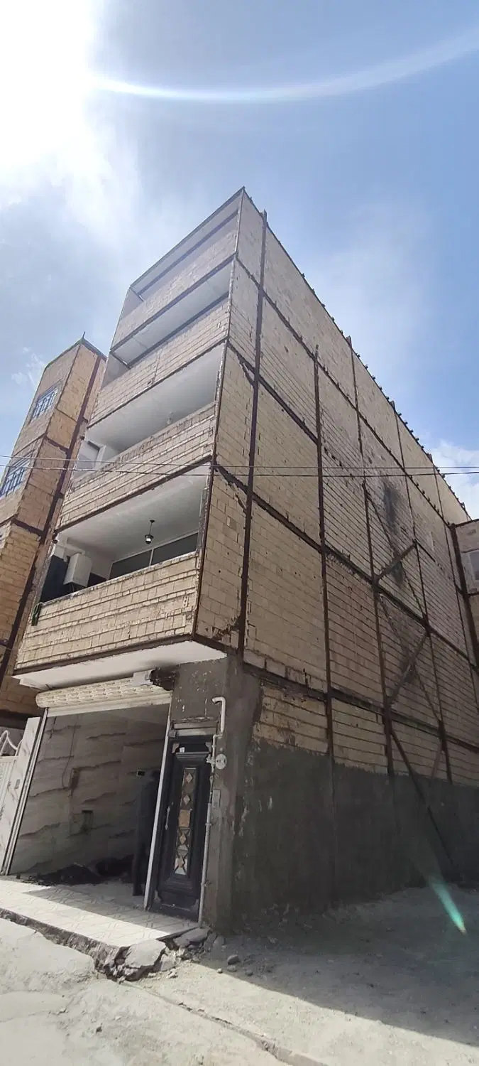 فروش 90 متر دو خواب نیمه کاره