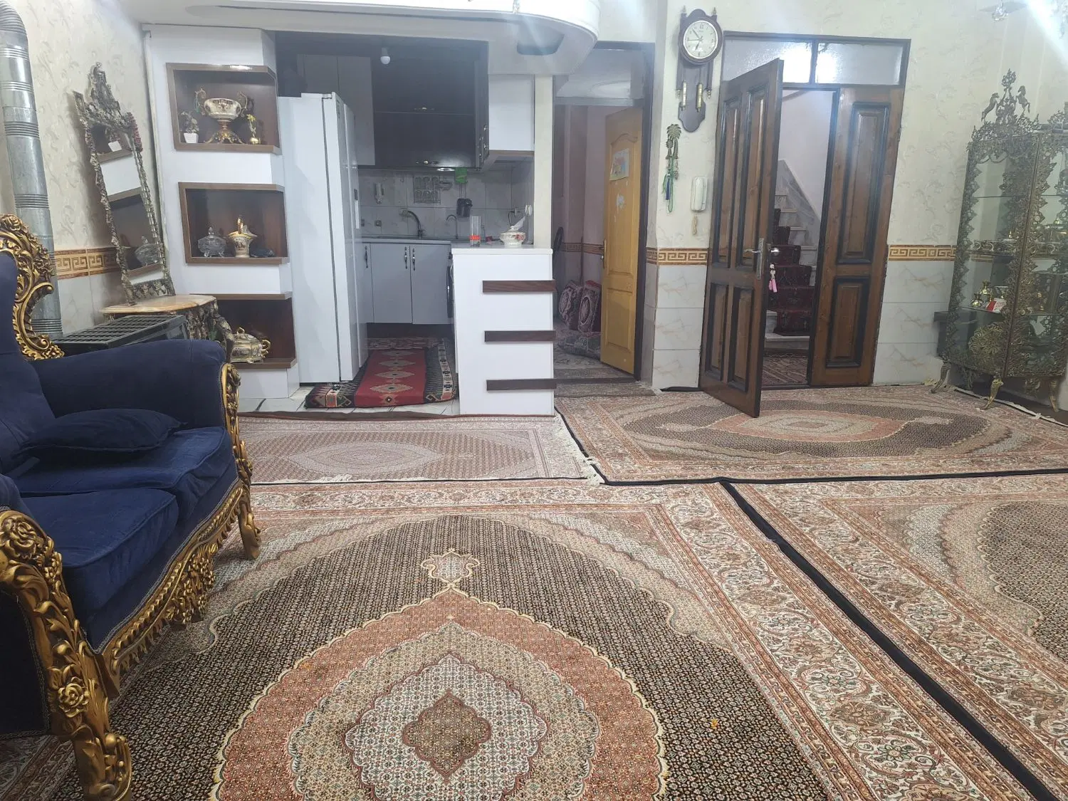 ساختمان سه طبقه