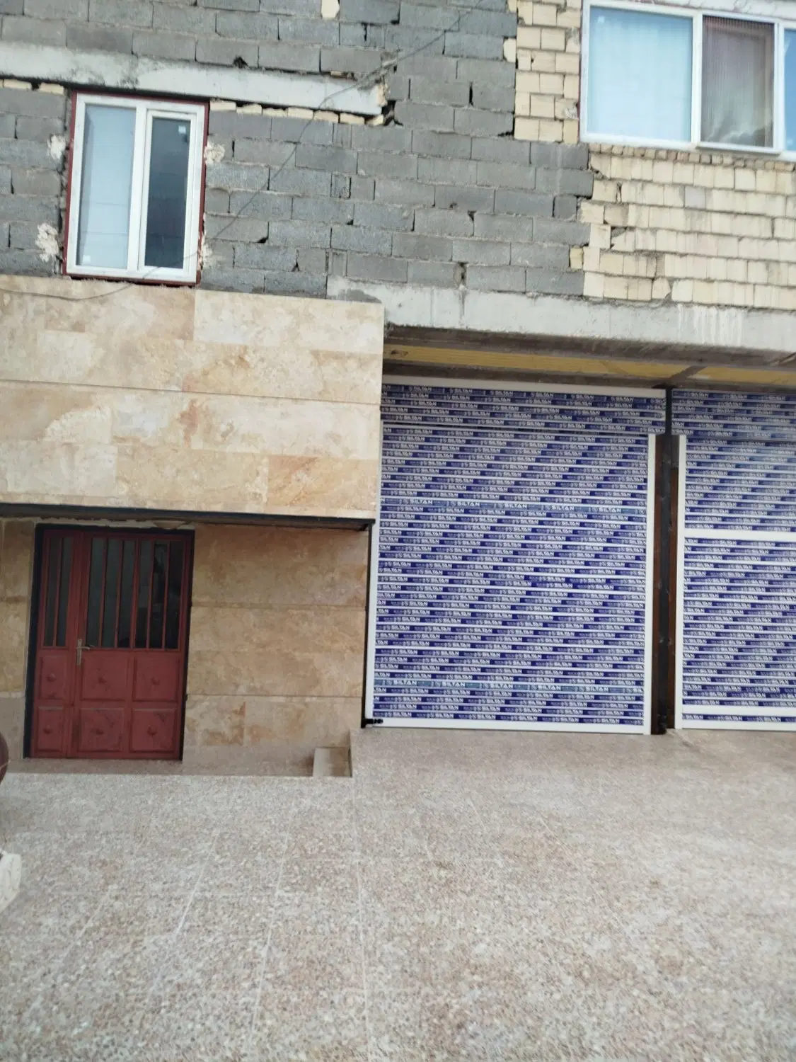 پکیج ۳ طبقه ۲طبقه مسکونی و یک تجاری و پارکینگ بزرگ
