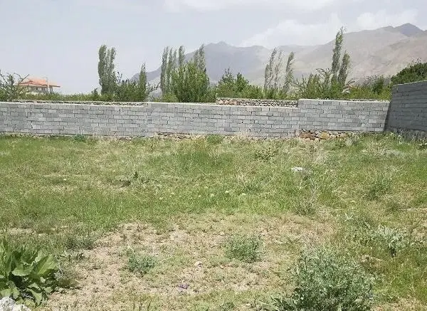 یک قطعه زمین ۲۰۰ متری