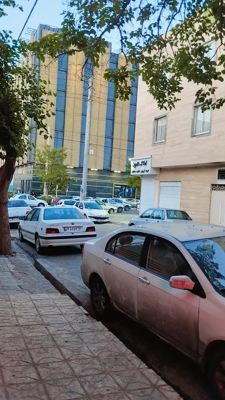 خانه ویلایی سه طبقه ۱۱۶ متری ومغازه