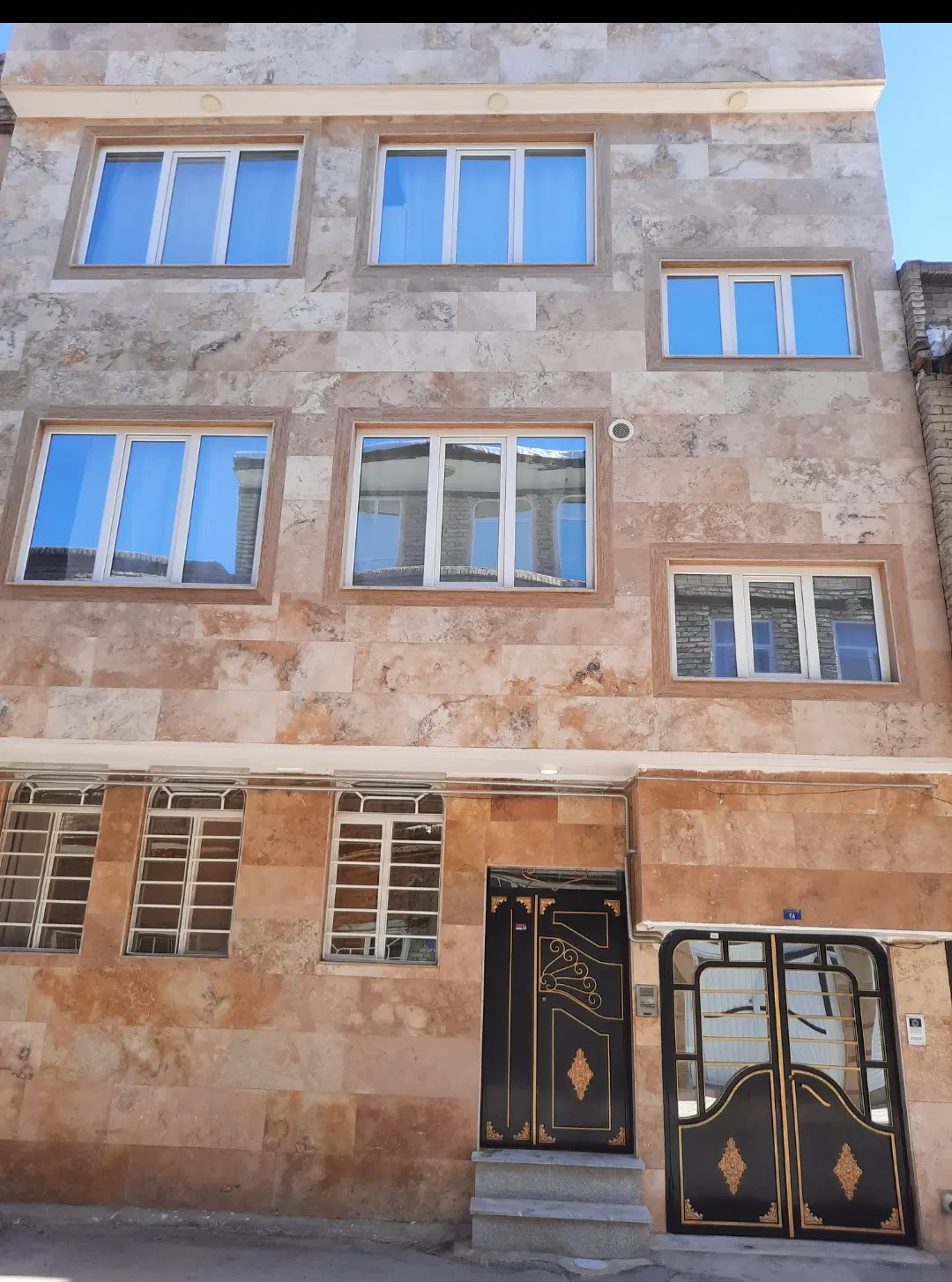 مسکونی سه طبقه دو سرویس خاقانی