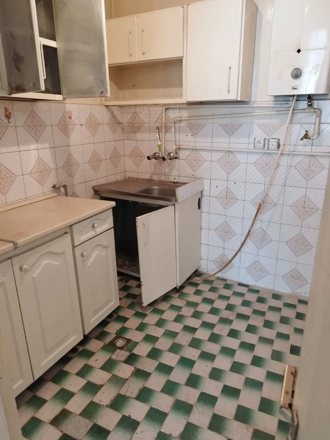 ملک مستقلاتی دارای تراس بزرگ و طبقه دوم