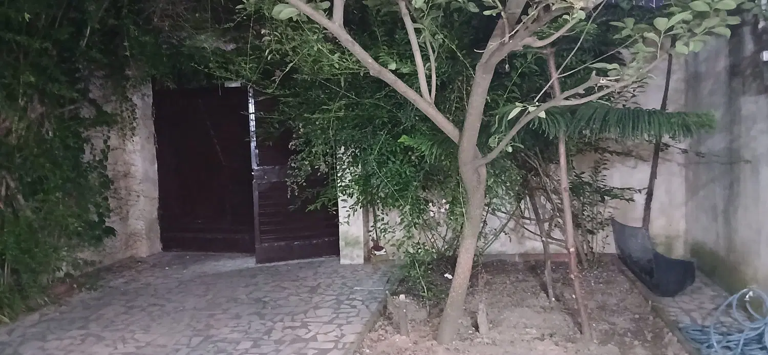 واحد سند دار نزدیک خیابان