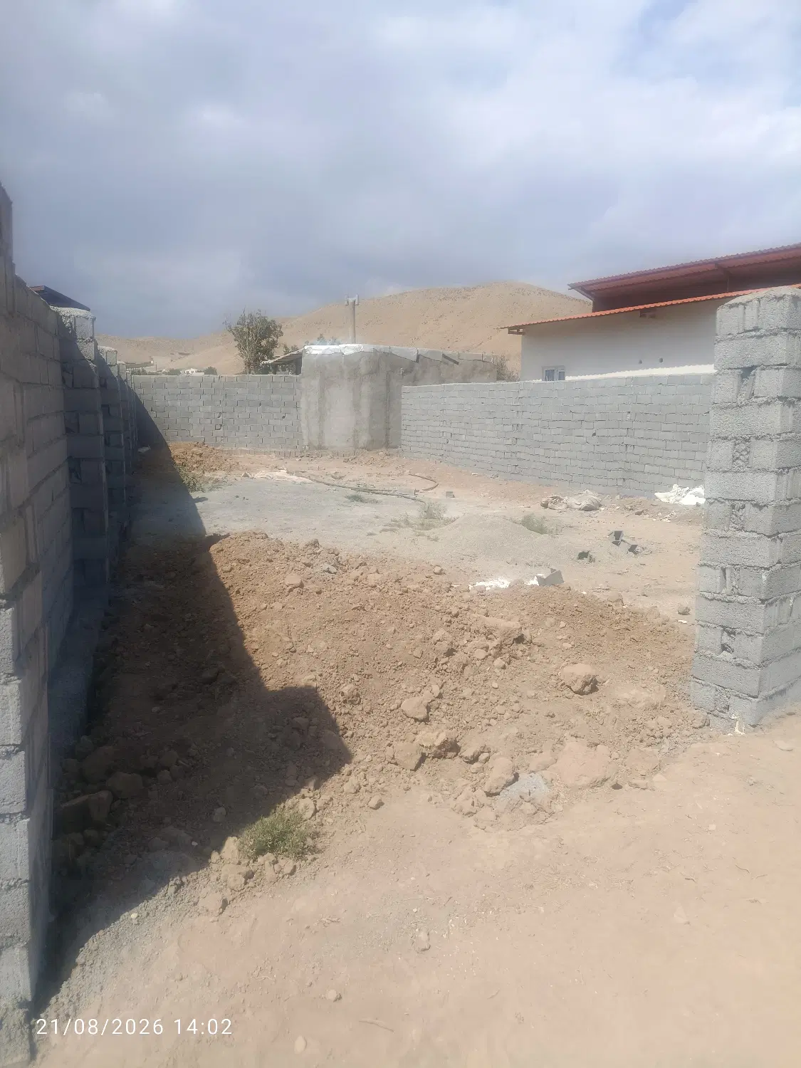 زمین چهاردیواری