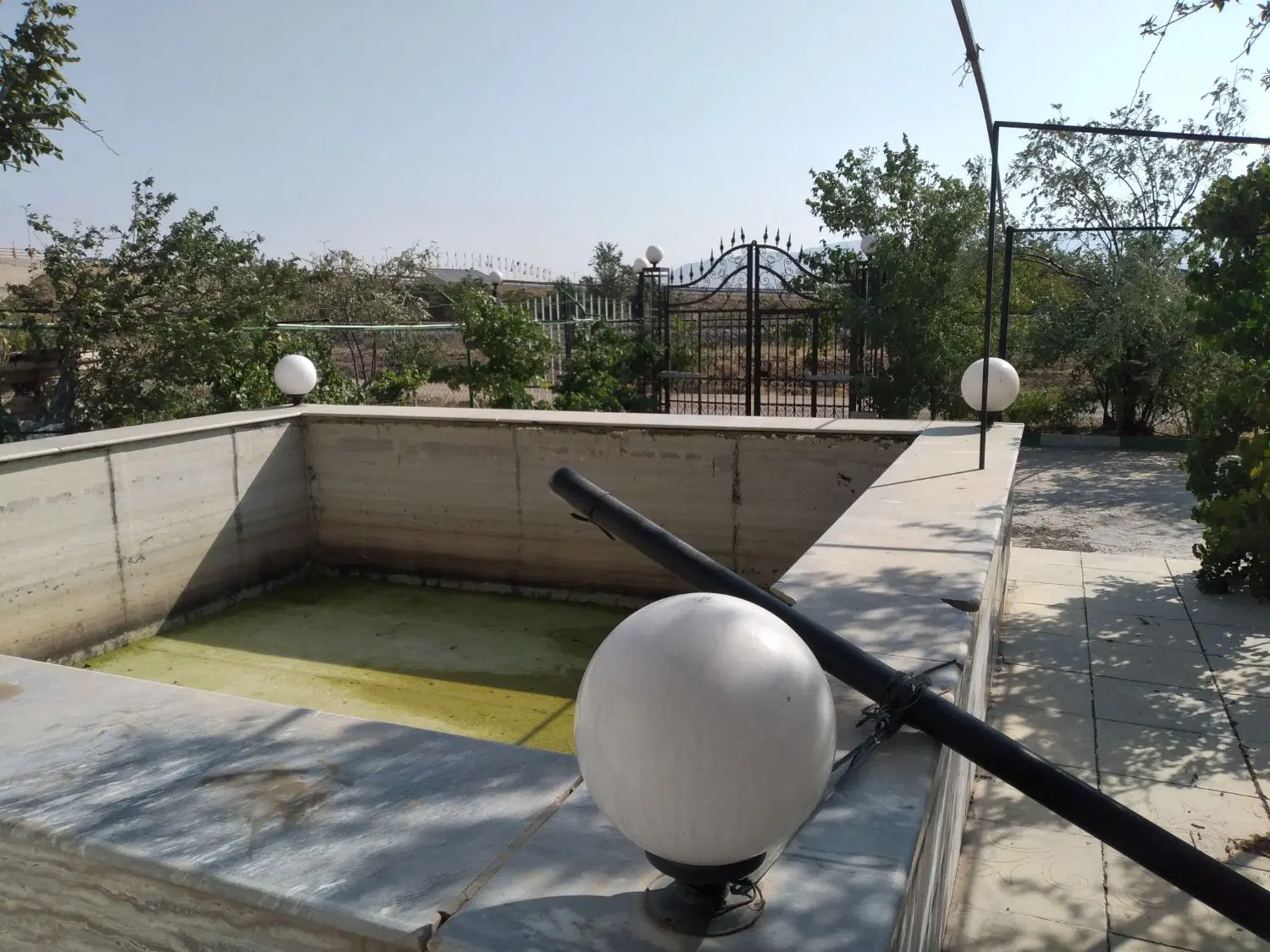 باغ ۱۷۰۰ متر