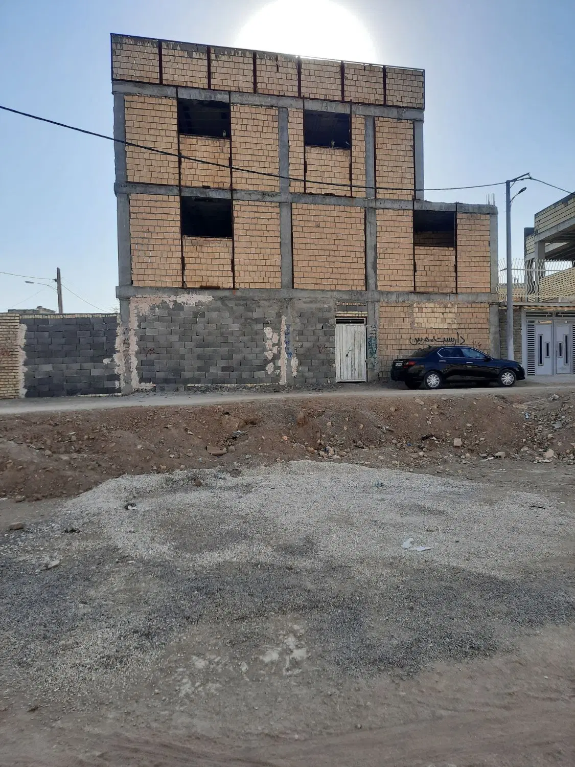 فروش ساختمان ۳ طبقه با بهترین موقعیت