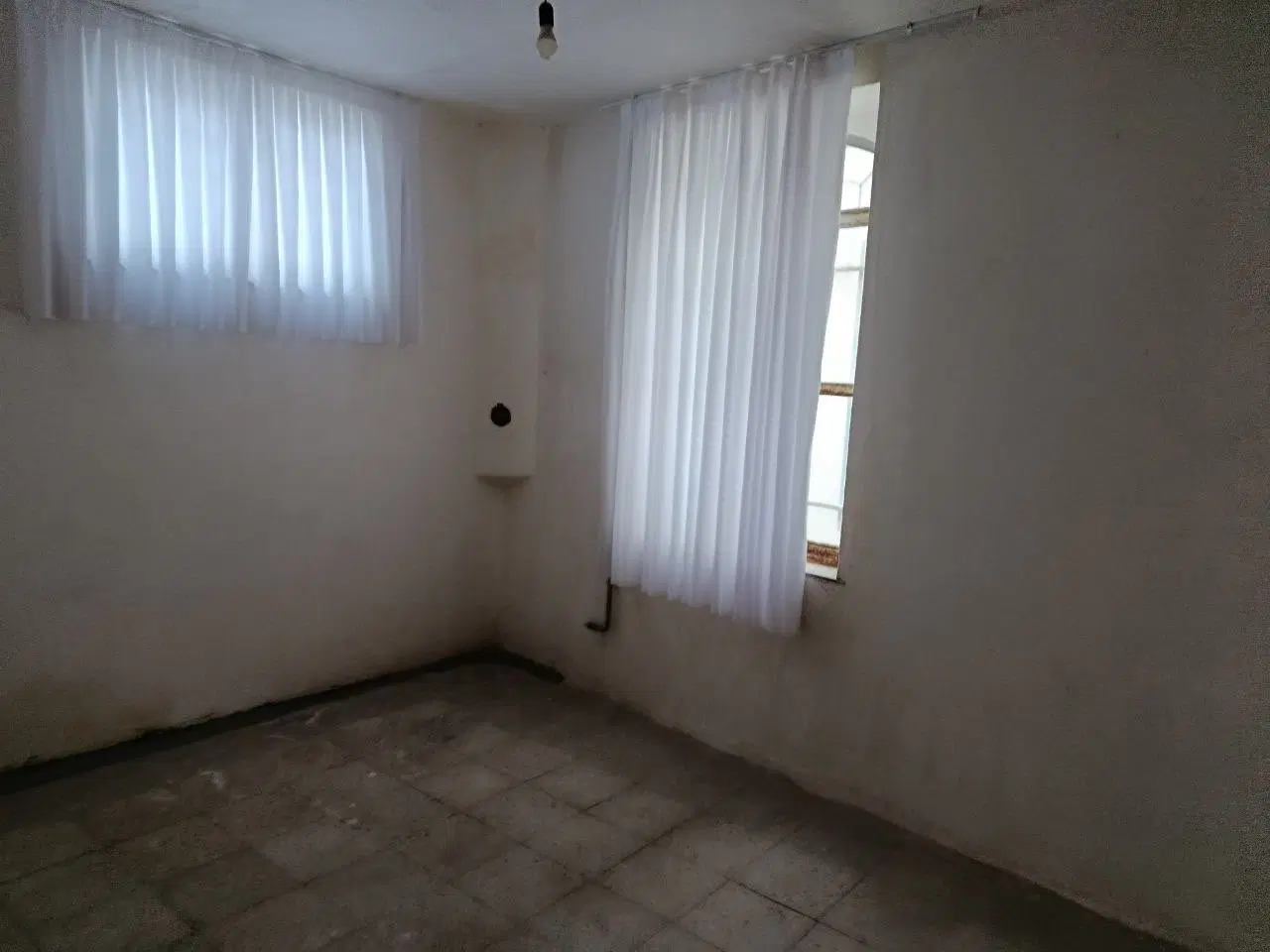 خانه ۱۰۰ متری سه نبش
