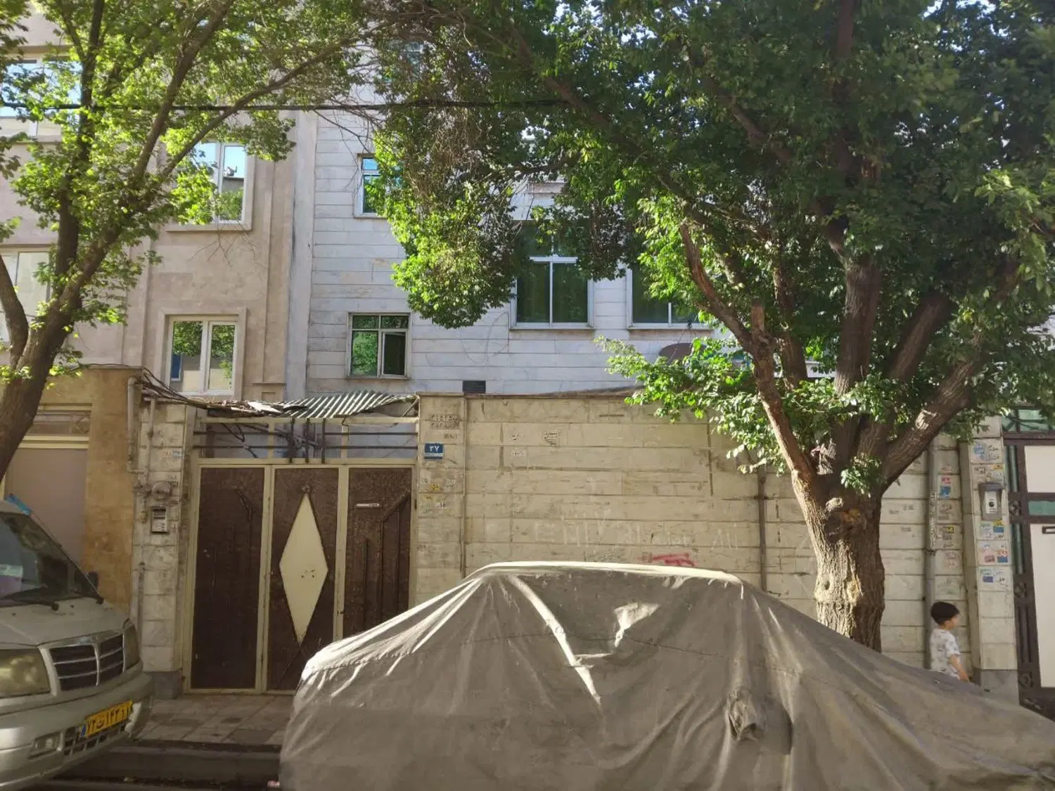 ساختمان مسکونی کلنگی اپارتمان نعمت‌ اباد
