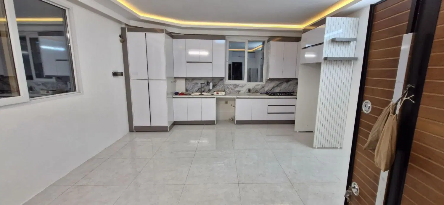 ملک سر دو نبش با نورگیری عالی،مناسب سرمایه گذاری