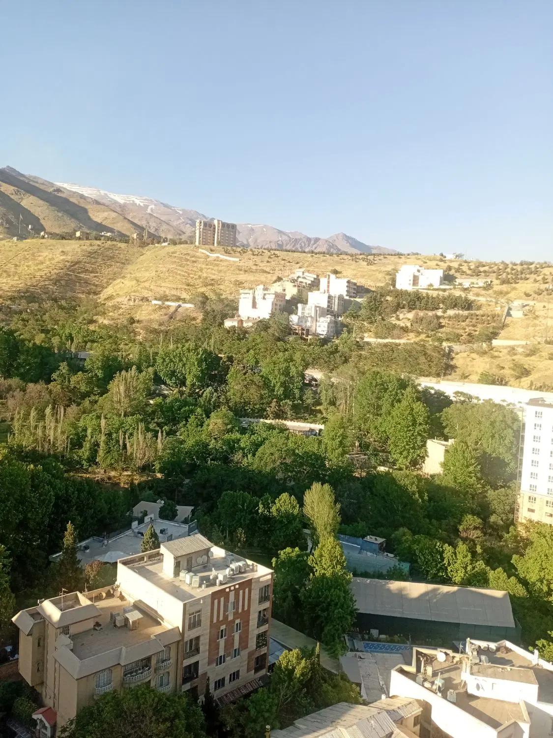 ۲۴۰متر فول مشاعات ۴خواب