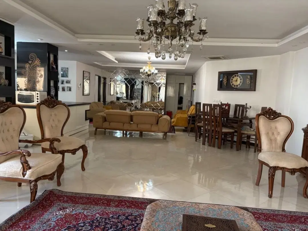 ۱۷۲متر ۳خواب طبقات بالا ۲ بالکن بهترین لوکیشن کوهک