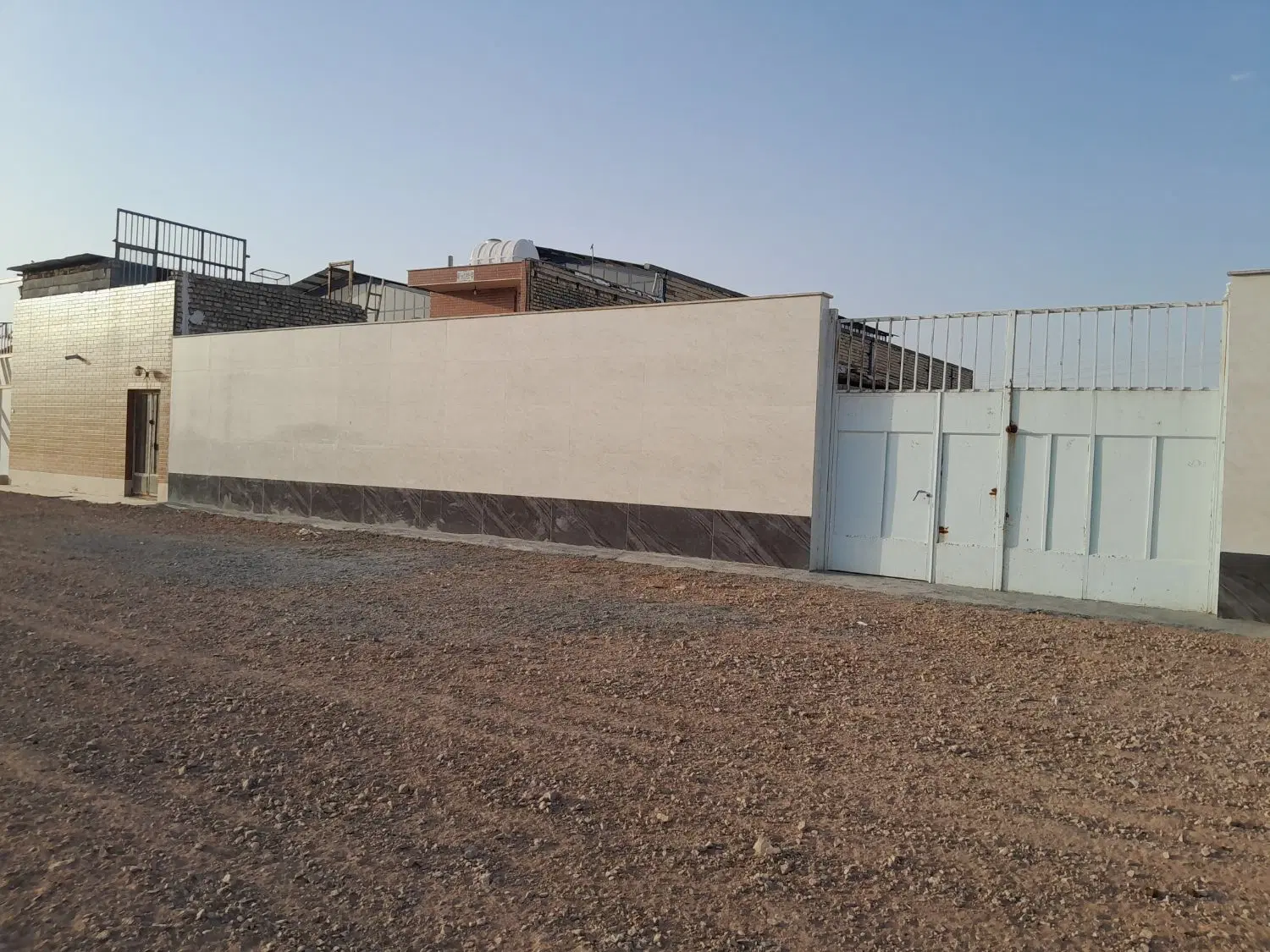 چهاردیواری هزار متری
