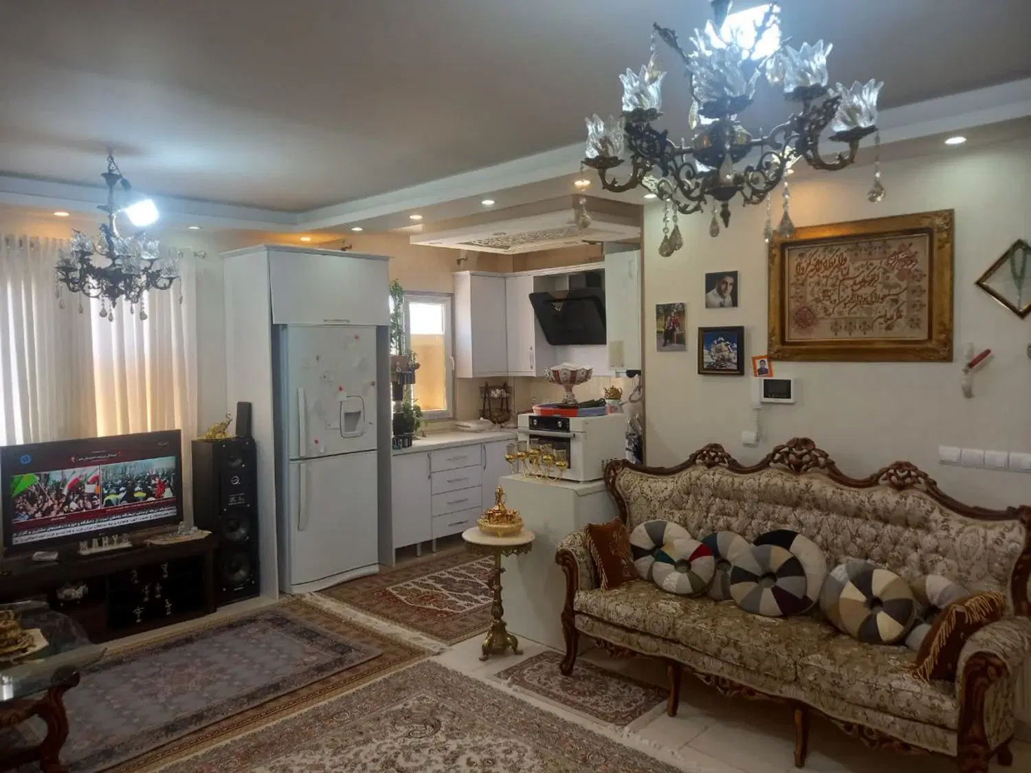 پارسیان دوخوابه_سالن بزرگ_فول امکانات