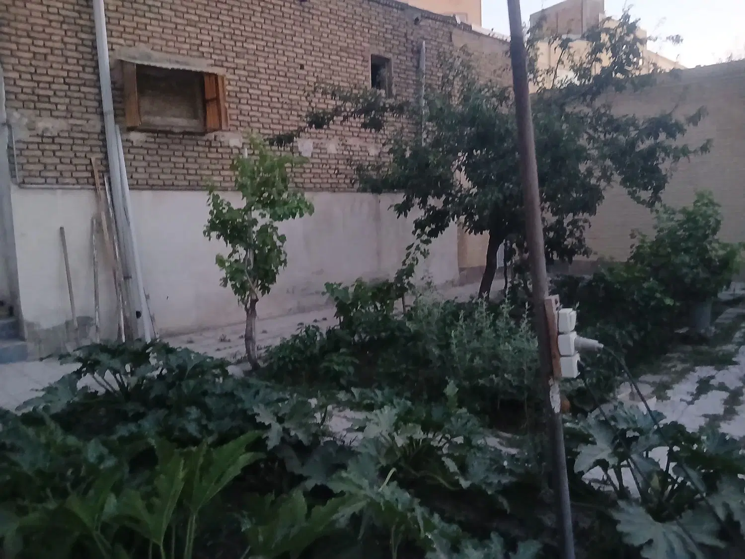 فروش حیاط ویلایی ۹۰۰ متر