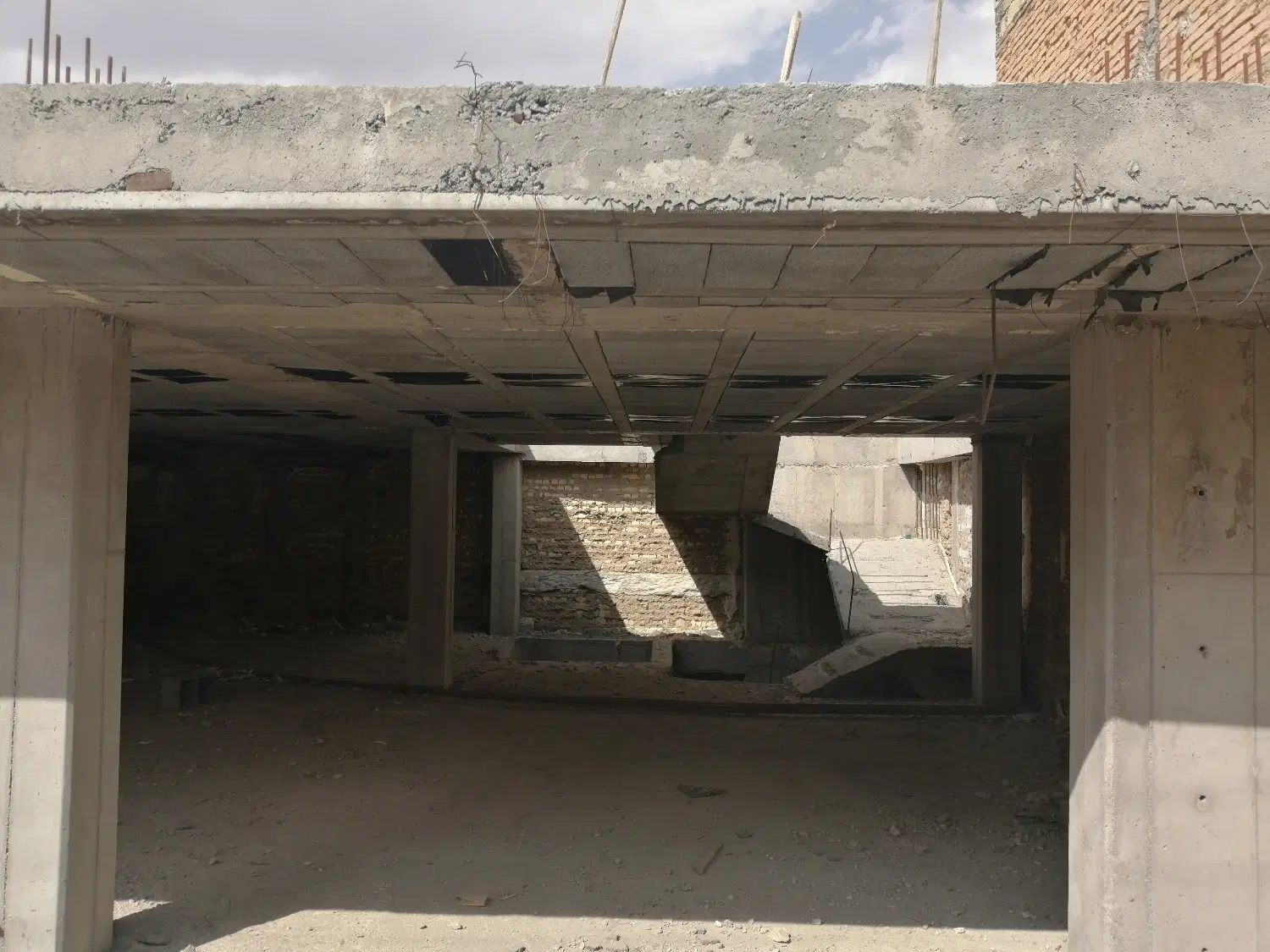 اسکلت بتن بلوار آیت مرکزی مجاهد قابل معاوضه