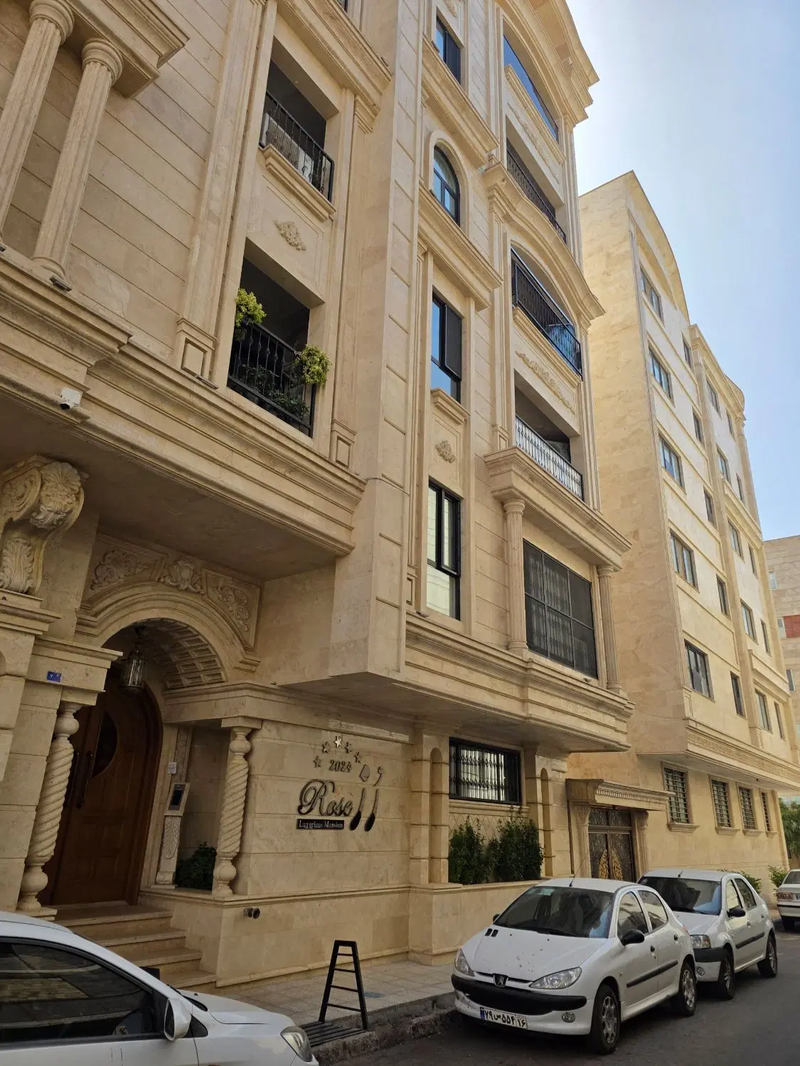 آپارتمان سه خوابه دونبش تک واحدی