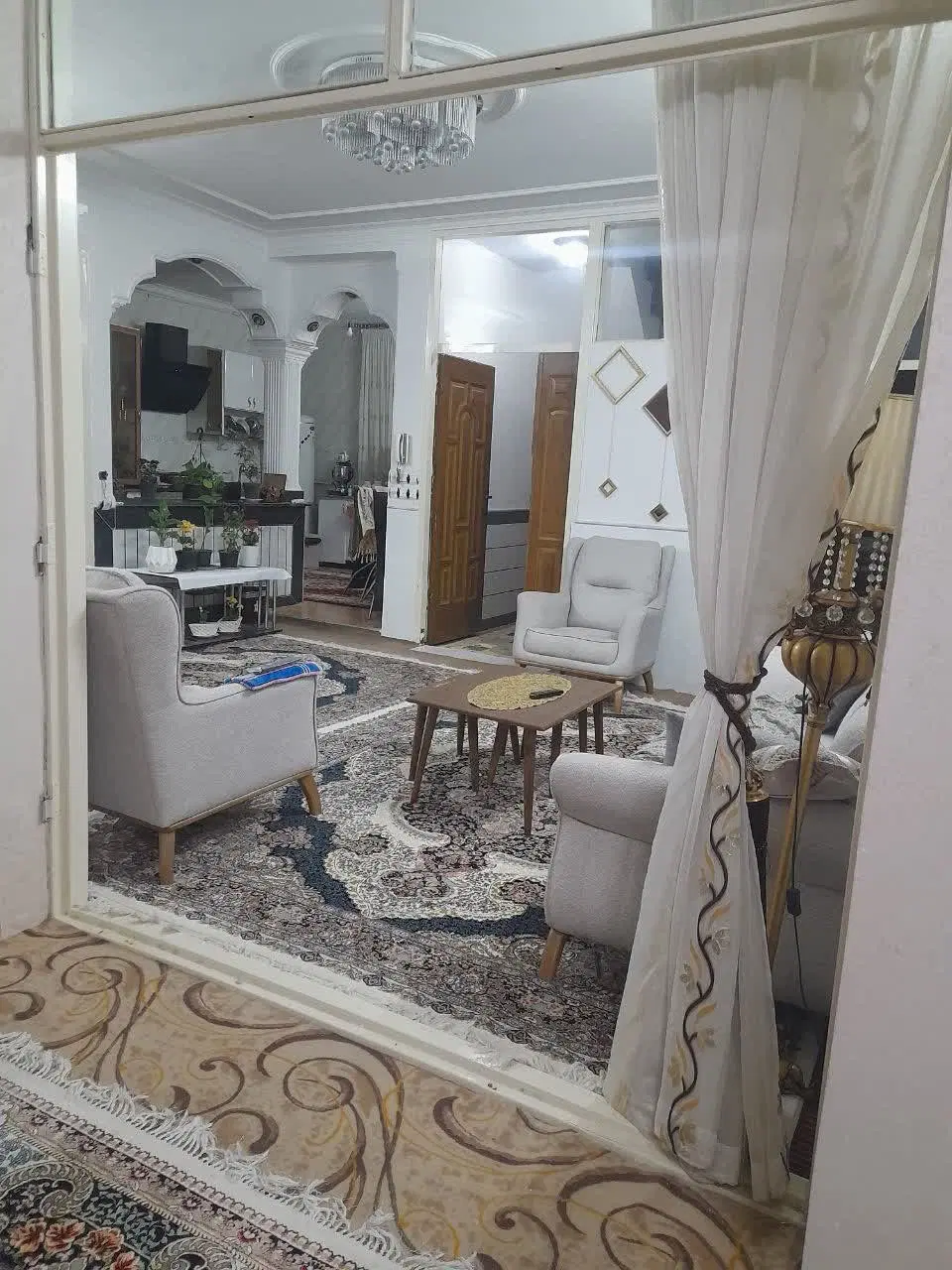 خانه ویلایی با حیاط دلباز و قابل سکونت 335 متر