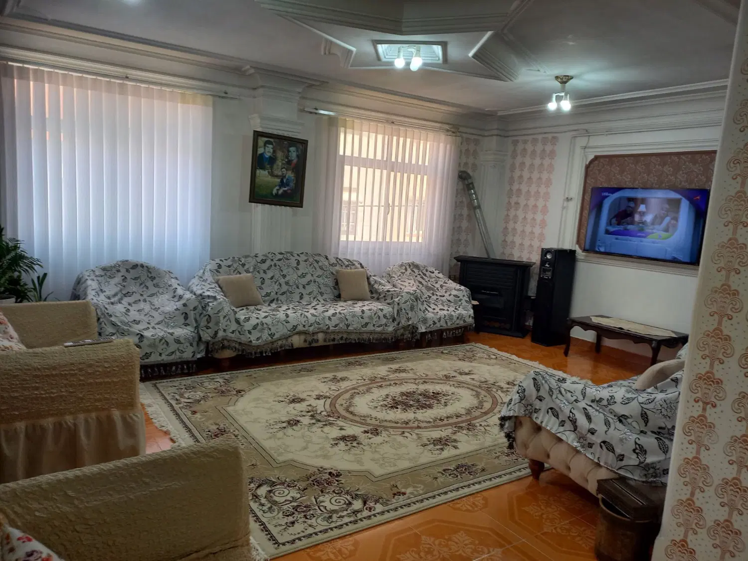 منزل مسکونی و ۲باب مغازه