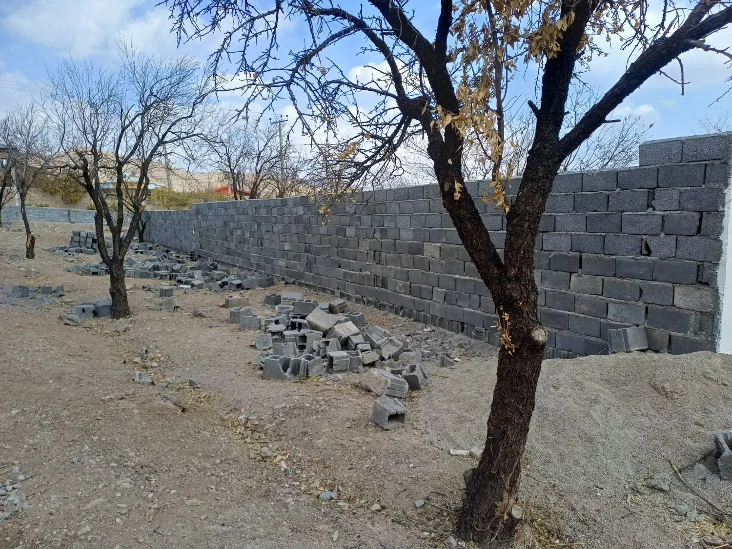 ۸۰۰متریولاق سنددار دوکله چسبیده به آسفالت