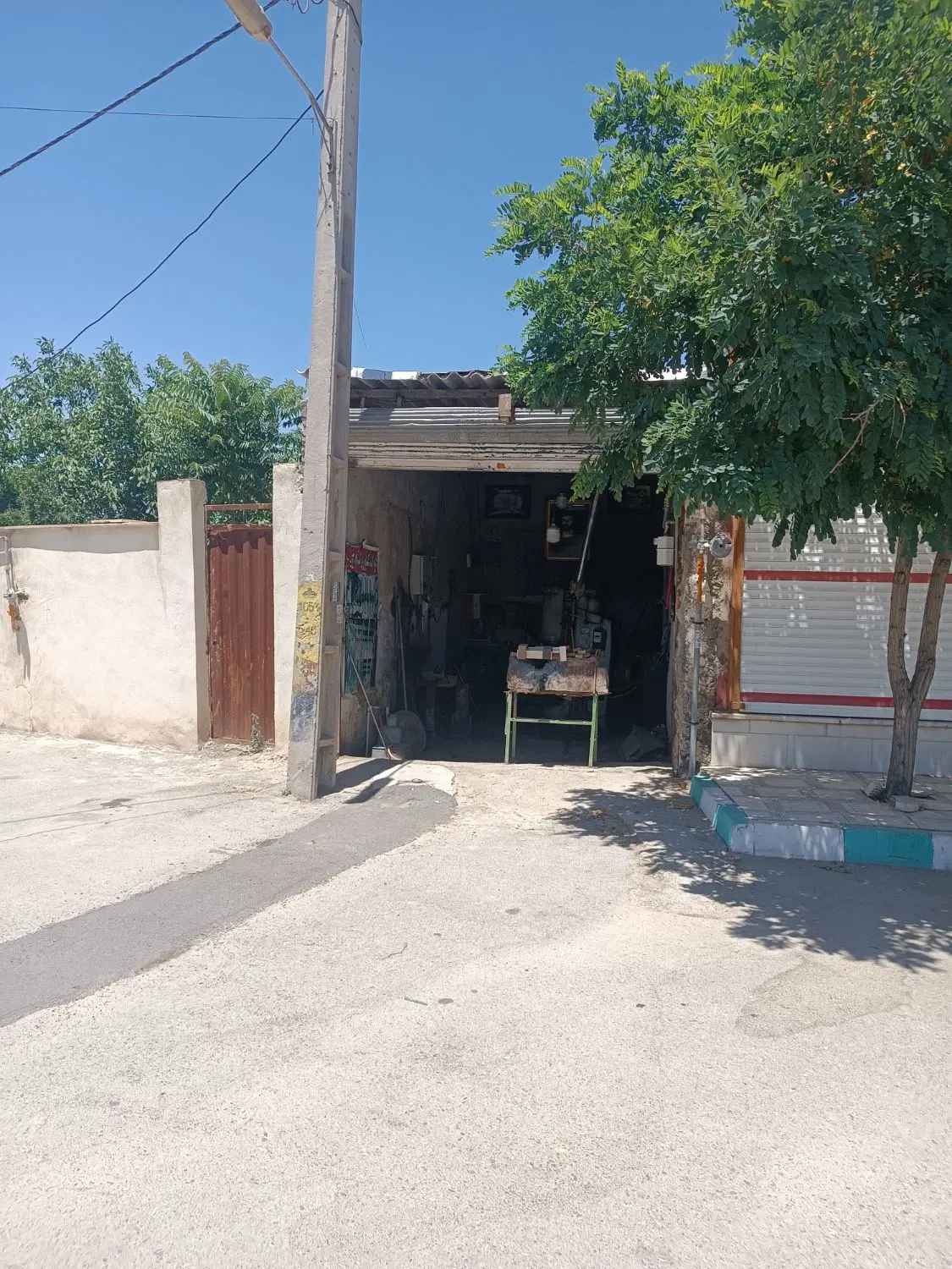 یک باب مغازه تجاری