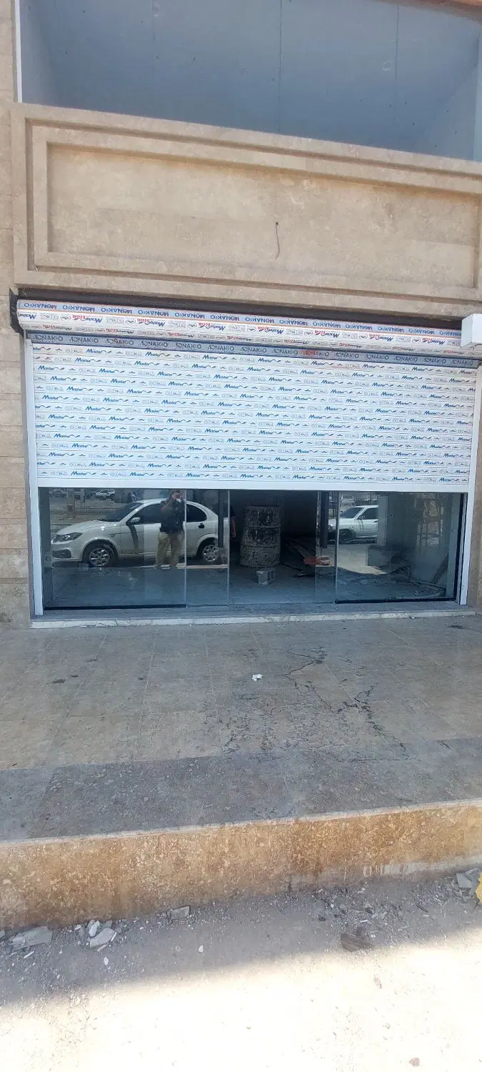 مغازه ۳۰متری وبالکن ۲۰متری