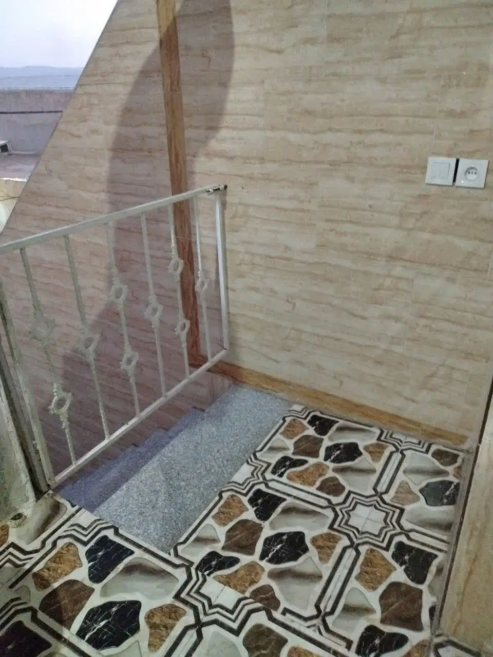 طبقه بالا شصت متری ارمان پنج