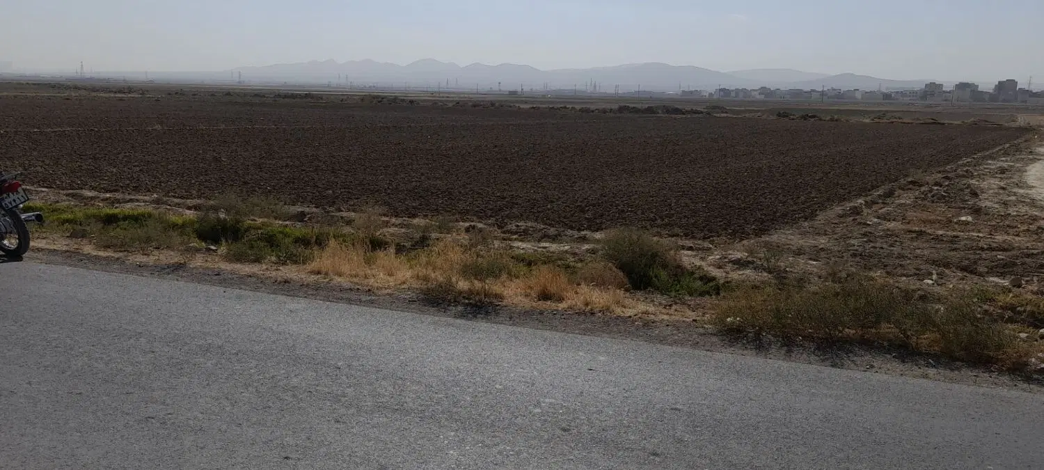 زمین کشاورزی آبی روبه‌روی‌ کشتارگاه انتهای فلسطین