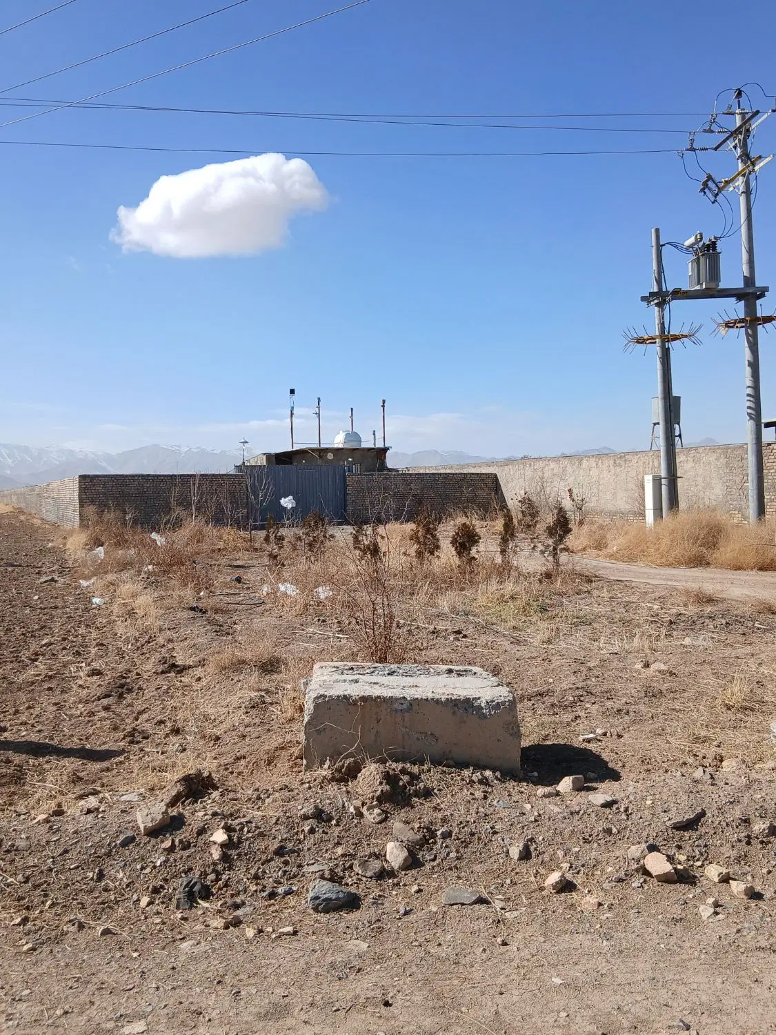چاردیواری  3400متری سنددار