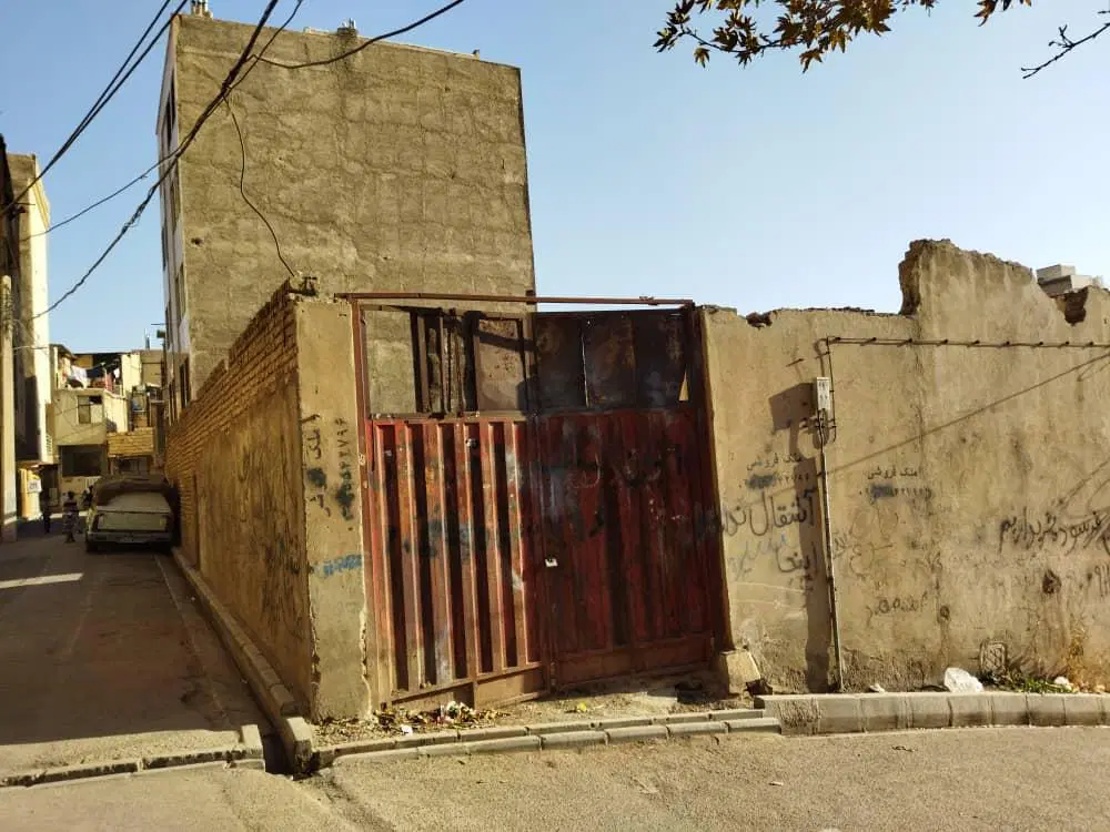 زمین چهار دیواری بومهن