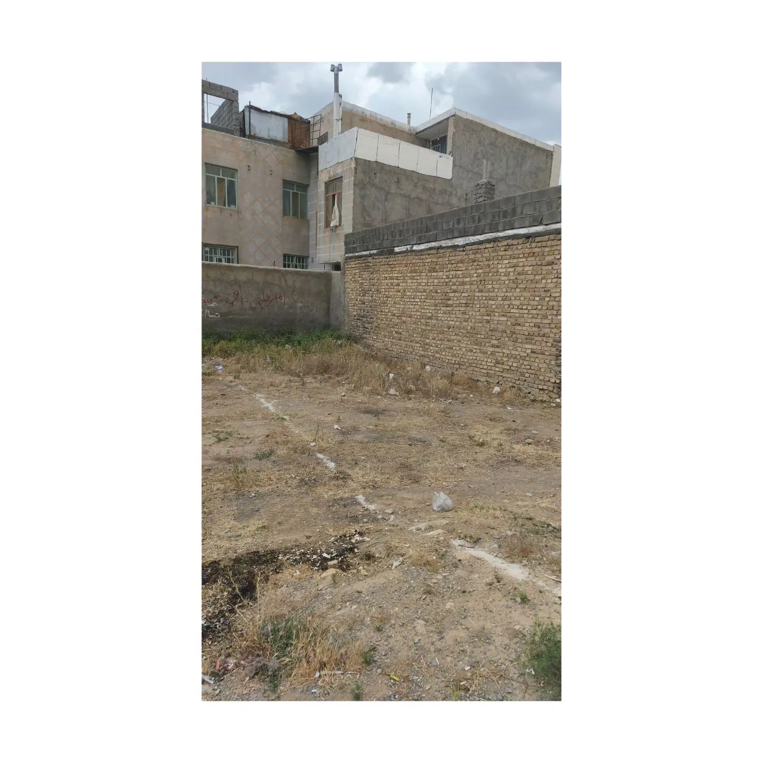 زمین فروشی