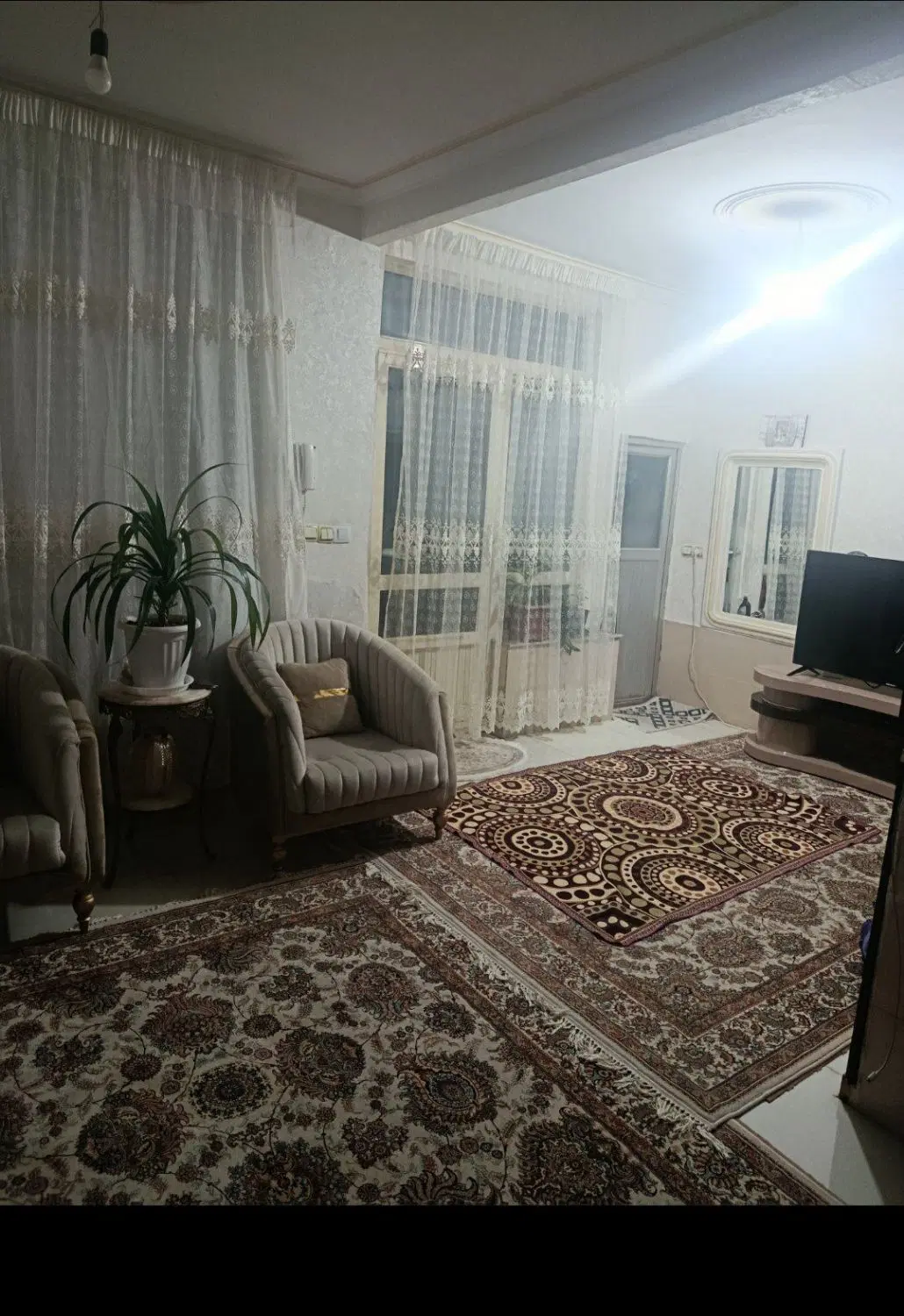 حیاط  ۶۰ متری