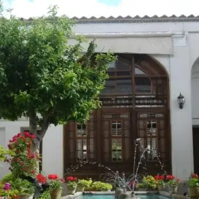 منزل دربست همکف وزیرزمین قدیمی